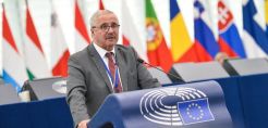Κοσμάς Κέφαλος: Έξυπνα δίκτυα για φθηνό ρεύμα