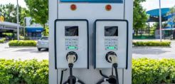 Εναλλακτικά καύσιμα: σταθμούς φόρτισης αυτοκινήτων κάθε 60 χλμ. ζητά το Κοινοβούλιο