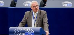 Μανιάτης: 2,5 χρόνια μετά και με 2 δισ. χαμένα το χρόνο για το ασφαλιστικό οι ΣΥΡΙΖΑΝΕΛ ενεργοποιούν το νόμο που καταψήφισαν