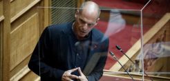 Βαρουφάκης: Οι διμερείς συμφωνίες θα οδηγήσουν σε συνθηκολόγηση με την Τουρκία