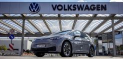 H Volkswagen θα μειώσει κατά 50% το κόστος των μπαταριών ηλεκτρικών αυτοκινήτων