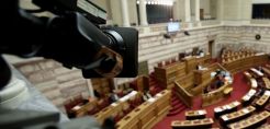 Υπερψηφίστηκε στην αρμόδια Επιτροπή της Βουλής το νομοσχέδιο για τις ΑΠΕ και την αποθήκευση