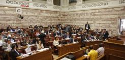 Αποσύρεται η διάταξη για τους υπαλλήλους της Βουλής μετά το "χάος" που δημιουργήθηκε