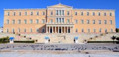 Προχωρά η κυβέρνηση το σχέδιο αλλαγών στη ΔΕΗ - Στους πέντε αντί για τρεις οι προμηθευτές καθολικής υπηρεσίας