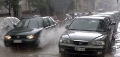Σοβαρά προβλήματα σε δρόμους, ηλεκτροδότηση και σπίτια από τη νεροποντή