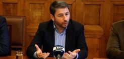 Ανδρουλάκης: Οι κύριοι Τσίπρας και Μητσοτάκης κατέστησαν την χώρα πολλαπλά εξαρτώμενη από το εισαγόμενο φυσικό αέριο