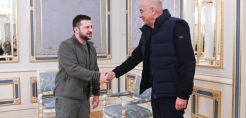 Δένδιας σε Ζελένσκι: Η Ελλάδα συνεχίζει την αμέριστη αλληλεγγύη προς την Ουκρανία
