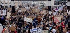 Βρυξέλλες: Στους δρόμους η νεολαία κατά της κλιματικής αλλαγής
