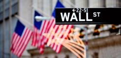 Ώθηση στη Wall Street από τις ενεργειακές μετοχές