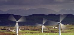 Βρετανία: Ψάχνει τρόπους για να γλιτώσει ευρωπαϊκά πρόστιμα για τις ΑΠΕ