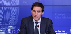 Στην Αθήνα την επόμενη εβδομάδα ο Επίτροπος Κλίματος, Β. Χούκστρα