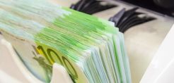 Στα 12,1 δισ. ευρώ τα "δανεικά" της κυβέρνησης από Δήμους και ΔΕΚΟ 