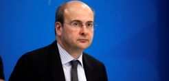 Χατζηδάκης: Η κυβέρνηση θυσιάζει συντάξεις και αφορολόγητο για να δώσει μάχη για τη ΔΕΗ