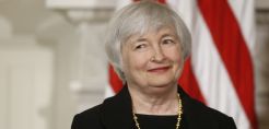 Yellen: Οι αγορές και η Fed έχουν εκπλαγεί από τις κινήσεις του πετρελαίου