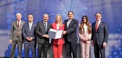 Έπεσαν οι υπογραφές για το deal ΔΕΠΑ Εμπορίας – AKTOR με την Venture Global για την προμήθεια LNG – Το πρώτο μακροπρόθεσμο συμβόλαιο στη ΝΑ Ευρώπη - MoU με Ρουμανία και Ουκρανία