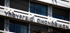 Εκτόξευση πρωτογενούς ελλείμματος στα 8,1 δισ. ευρώ