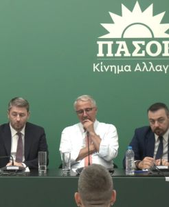 ΠΑΣΟΚ: Δέσμευση για μείωση 20% του κόστους ηλεκτρικής ενέργειας από το 2027 και 30% στη βιομηχανία σε βάθος 4ετίας