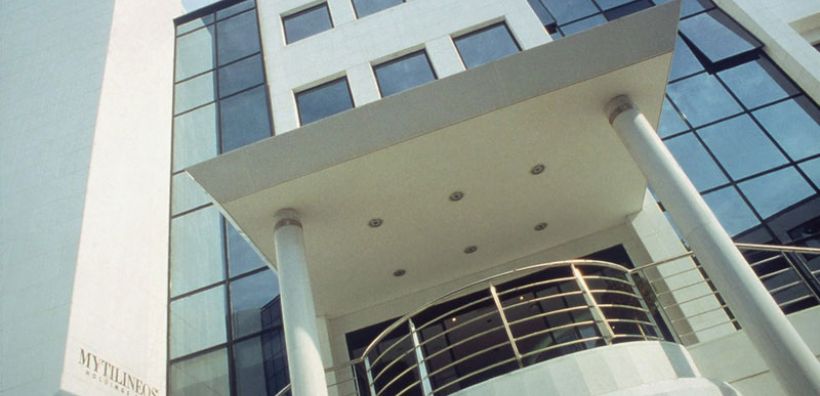 Ενδιαφέρον Μυτιληναίου για ΔΕΠΑ και Λάρκο