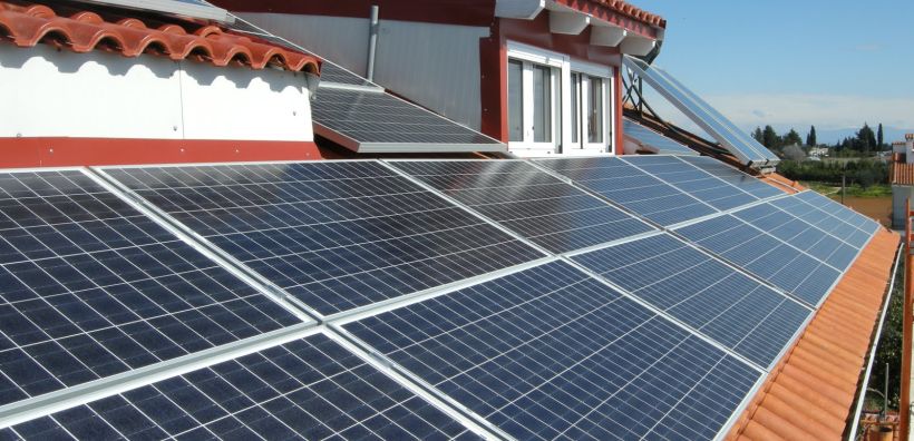 Υπογράφεται η υπουργική απόφαση για το net metering - Με τροπολογία πέρασε η διάταξη για το ΕΤΜΕΑΡ 
