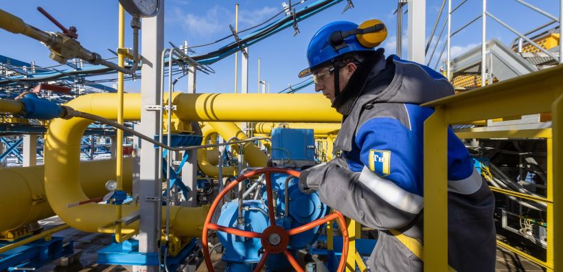 Ρωσία: Πτώση 24% στα έσοδα από πωλήσεις πετρελαίου και φυσικού αερίου το 2025
