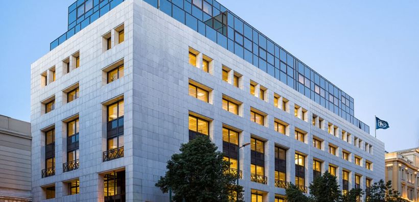 Alpha Bank: Στροφή προς τις ΑΠΕ, την αποθήκευση και τις μεταφορές - Τι αναφέρει το τελευταίο της δελτίο για τα ενεργειακά