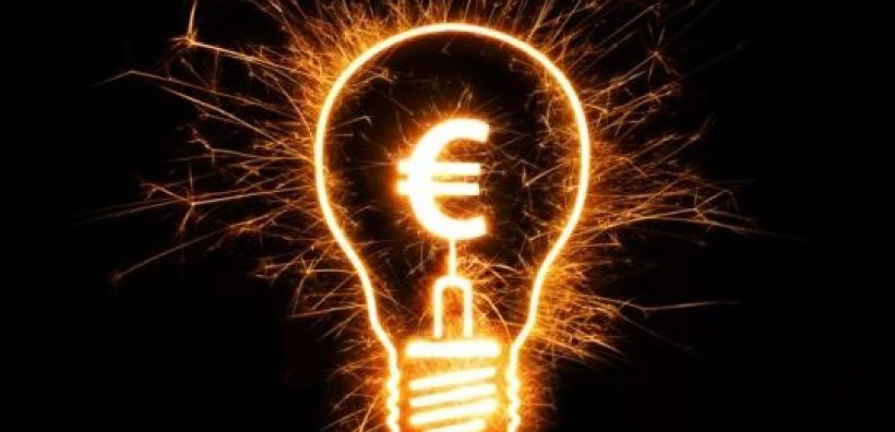 Σενάρια ακόμη και για μηδενικές επιδοτήσεις στις μεγάλες καταναλώσεις ρεύματος ως απάντηση στο φρένο που ζητά το Eurogrοup - Τι καθυστερεί τις ανακοινώσεις Σκρέκα