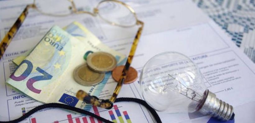 ΥΠΕΝ μετά τη νέα εργαλειοθήκη Κομισιόν: Δεν μπορούμε να βάλουμε πλαφόν στη λιανική ρεύματος λόγω έλλειψης πόρων - "Λείπουν τα λεφτά" στις προτάσεις Βρυξελλών