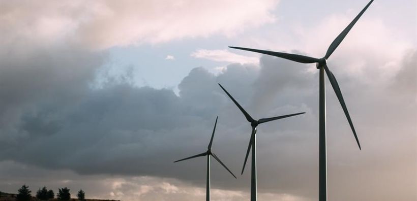Μελέτη iWind Renewables: 2,5 δισ. ευρώ εξοικονόμησαν τα αιολικά και τα φωτοβολταϊκά στην αγορά ηλεκτρικής ενέργειας το 2021