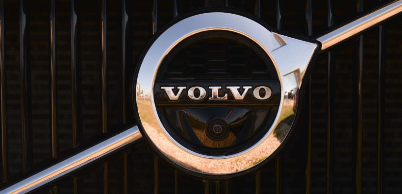Η Volvo ανακαλεί μεγάλη παρτίδα SUV λόγω κινδύνου ανάφλεξης από τη μπαταρία