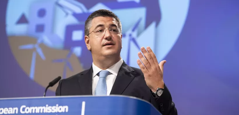 Τους 5 άξονες για την αυτοκινητοβιομηχανία παρουσίασε ο Απ. Τζιτζικώστας - Πόροι άνω των 54 δισ. για καθαρή τεχνολογία, μπαταρίες και σταθμούς φόρτισης  