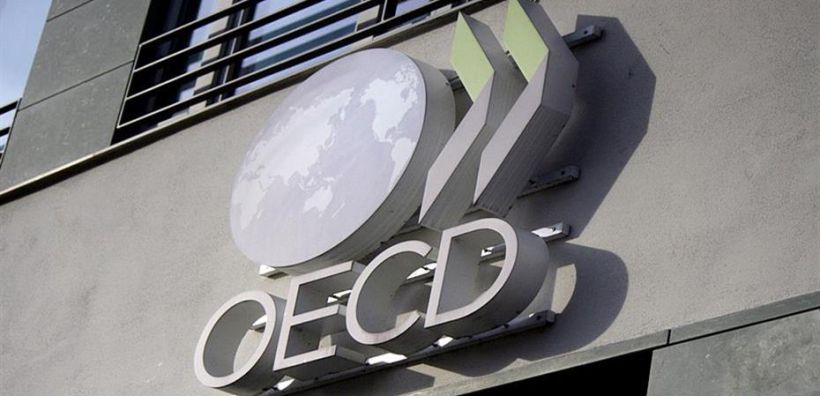 Έκθεση ΟΟΣΑ: Τα έσοδα CO2 να κατευθύνονται στην ενεργειακή μετάβαση της Ελλάδας - Ζητά μείωση των επιδοτήσεων ορυκτών καυσίμων και επιτάχυνση της αδειοδότησης ΑΠΕ