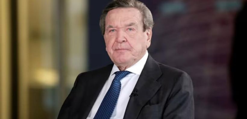 Γερμανία: Απολύθηκε η σύζυγος Σρέντερ επειδή πήγε στη ρωσική πρεσβεία