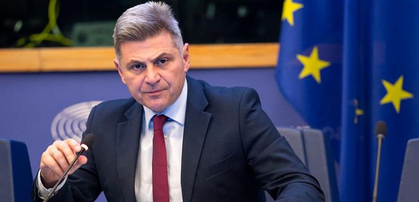 Μπαράζ ερωτήσεων Φαραντούρη σε Κομισιόν για περικοπές κονδυλίων για το περιβάλλον