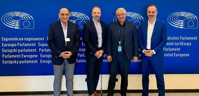 Συνάντηση Μανιάτη-ΠΟΣΠΗΕΦ για τις περικοπές και τις αρνητικές τιμές