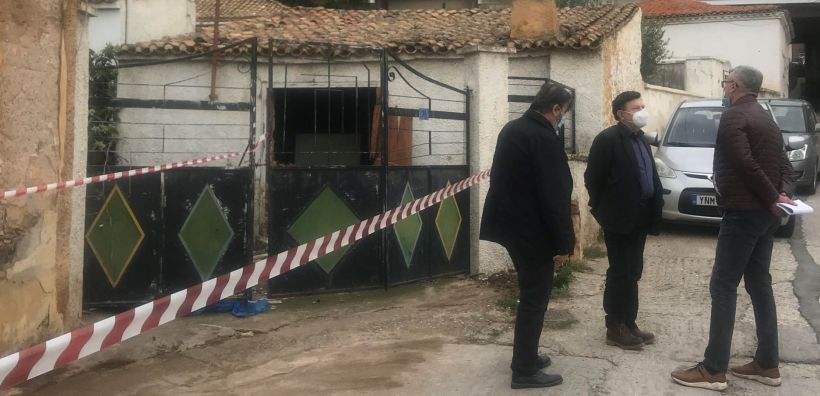 Δ. Οικονόμου: Προχωράμε με γρήγορα βήματα για να λύσουμε το πρόβλημα των ετοιμόρροπων κτιρίων - Αυτοψία στη Μάνδρα