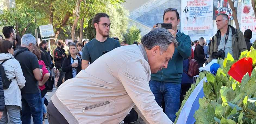 Κατάθεση στεφάνου στο Πολυτεχνείο από τον πρόεδρο της ΓΕΝΟΠ/ΔΕΗ-ΚΗΕ Αντώνη Καρρά