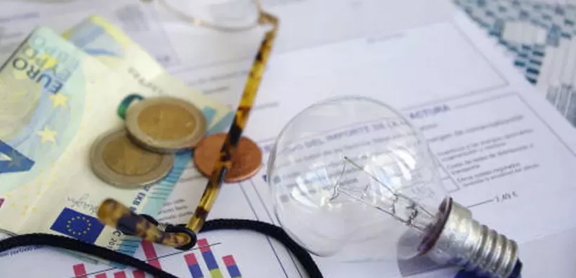 Χαμηλότερες οι τιμές στα πράσινα τιμολόγια που ανακοίνωσαν οι προμηθευτές για τον Ιανουάριο – Από 13,6 έως 17,06 λεπτά ανά κιλοβατώρα – Δείτε όλες τις εταιρείες