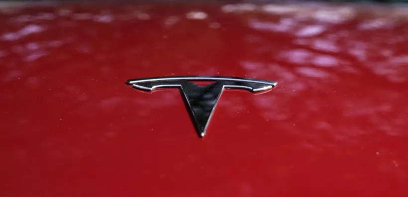 Γιατί η Tesla προγραμματίζει διακοπές παραγωγής στην Γερμανία
