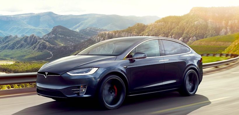 Tesla: Μείωσε σχεδόν στο μισό το μηνιαίο μίσθωμα των αμιγώς ηλεκτρικών μοντέλων στο Ηνωμένο Βασίλειo