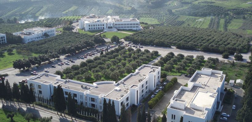 Θερινό σχολείο αφιερωμένο στην ενεργειακή μετάβαση συνδιοργανώνουν το Ινστιτούτο Γεωενέργειας του ΙΤΕ και το Πολυτεχνείο Κρήτης.