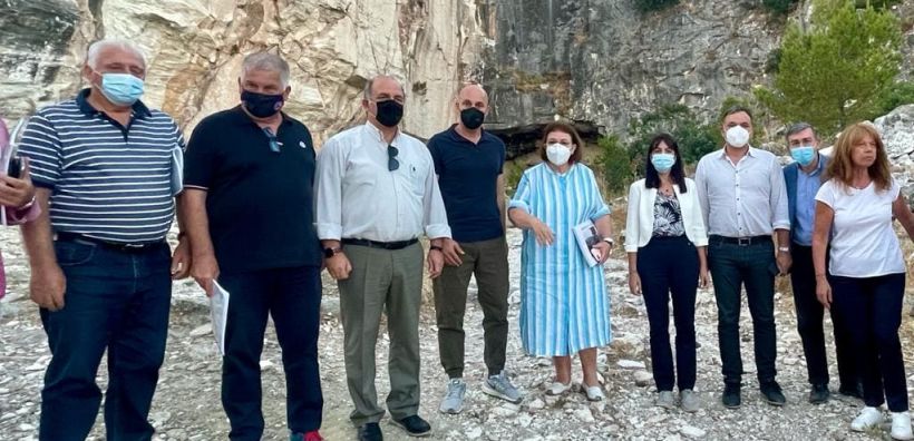 Το Πεντελικό Όρος και τις θέσεις του Αρχαίου Λατομείου επισκέφθηκαν η Υπουργός Πολιτισμού και Αθλητισμού Λίνα Μενδώνη και ο Υφυπουργός ΠΕΝ Γιώργος Αμυράς