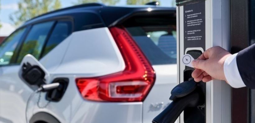 ΗΠΑ: Σχέδιο $5 δισ. για δίκτυο φόρτισης ηλεκτροκίνητων οχημάτων προωθεί η κυβέρνηση Μπάιντεν