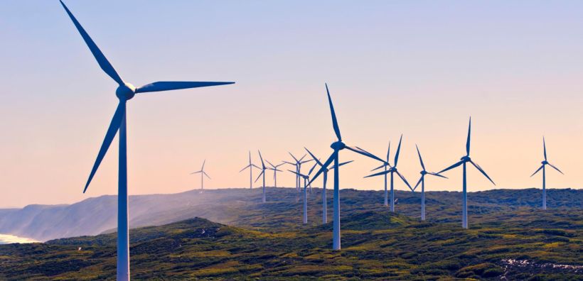 Σκανάρει τη Ρουμανία για αιολικά η Helleniq Energy - Τι ψάχνει σε Ελλάδα και Βουλγαρία - Επιπλέον έργα, πέραν του «κλειδωμένου» στόχου για 1 GW το 2026