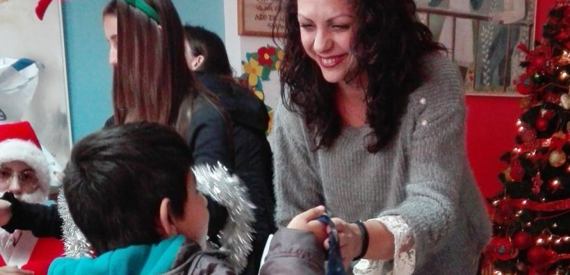 Είδη πρώτης ανάγκης σε ευάλωτες οικογένειες διένειμε ο όμιλος ΕΛΠΕ