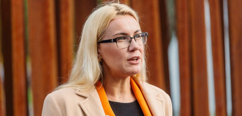 Σίμσον: Οι ΑΠΕ και η εξοικονόμηση θα μειώσουν το κόστος ηλεκτρισμού μακροπρόθεσμα - Καμία λύση βραχυπρόθεσμα