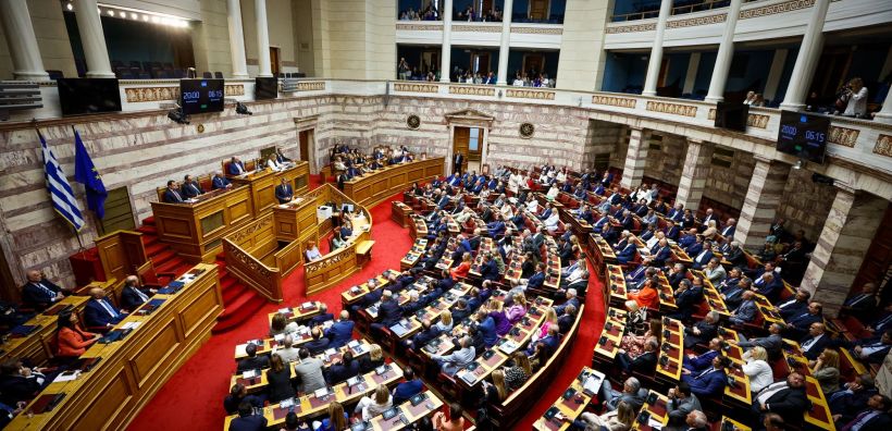 Βουλή: «Προ ημερησίας» αντιπαράθεση των αρχηγών για την ακρίβεια 