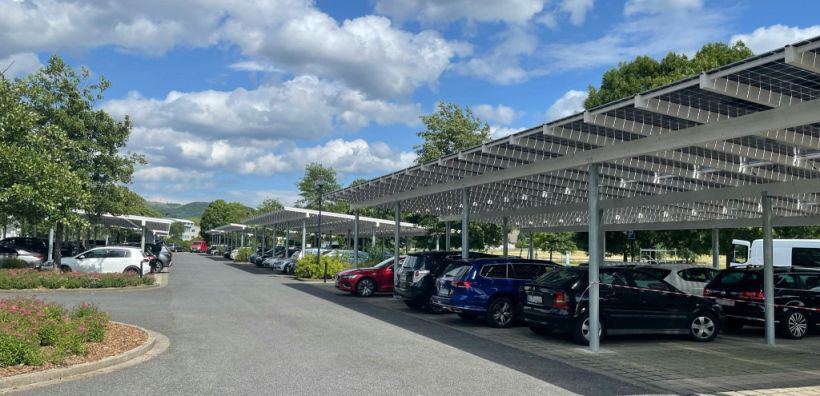 Η Γαλλία θέσπισε υποχρεωτική εγκατάσταση φωτοβολταϊκών σε πάρκινγκ