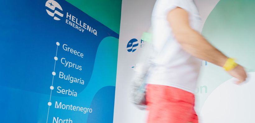 Περισσότεροι από 350 εθελοντές της HELLENiQ ENERGY έτρεξαν στον 42ο Αυθεντικό Μαραθώνιο της Αθήνας