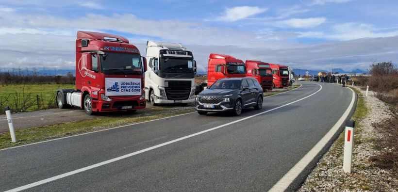 Με έλλειψη καυσίμων κινδυνεύει το Μαυροβούνιο λόγω αποκλεισμού των φορτηγών στα σύνορα