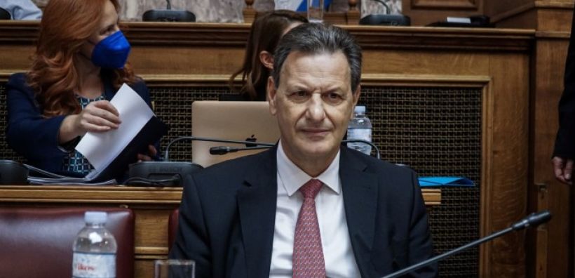 Σκυλακάκης: Οι καταναλωτές να αλλάξουν τους παρόχους που έκαναν υπερβολικές αυξήσεις  